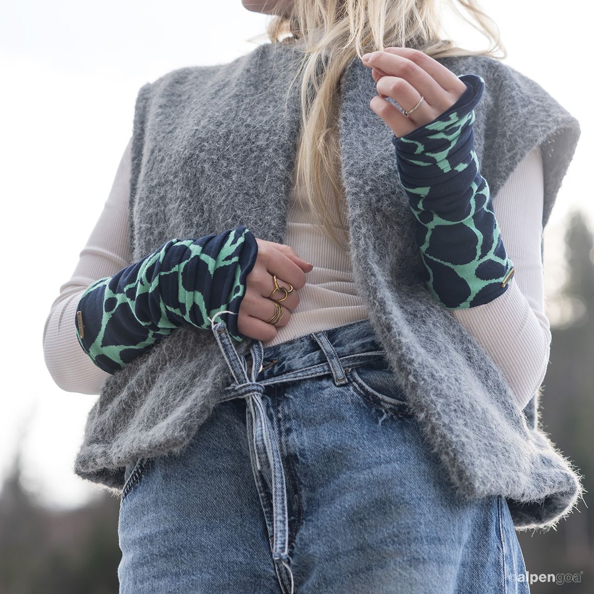Jacquard Samt Stulpen zum Wenden in der Farbe Mint Water Tragebeispiel 2